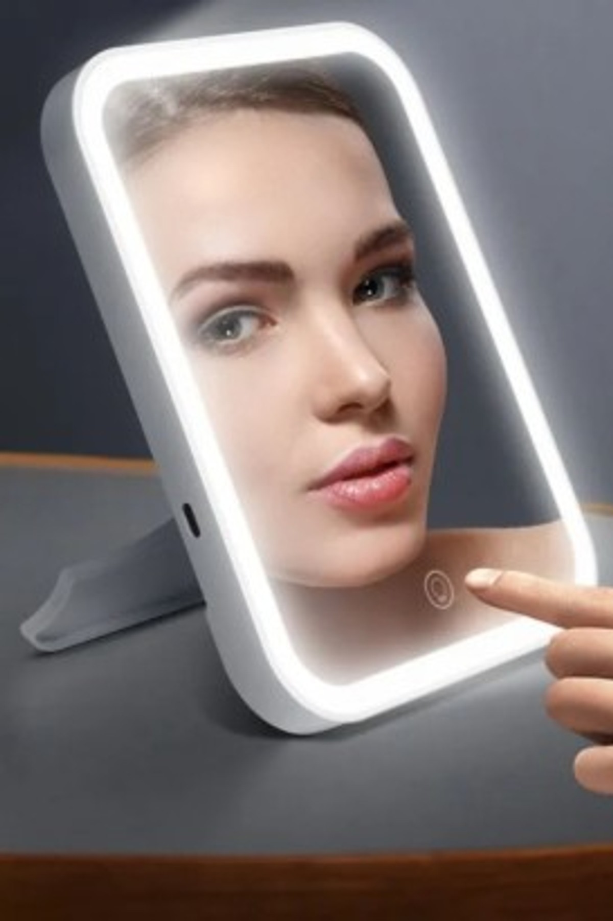مرآة صغيرة محمولة تعمل باللمس قابلة للتعديل مع ضوء LED قوسي من High Home